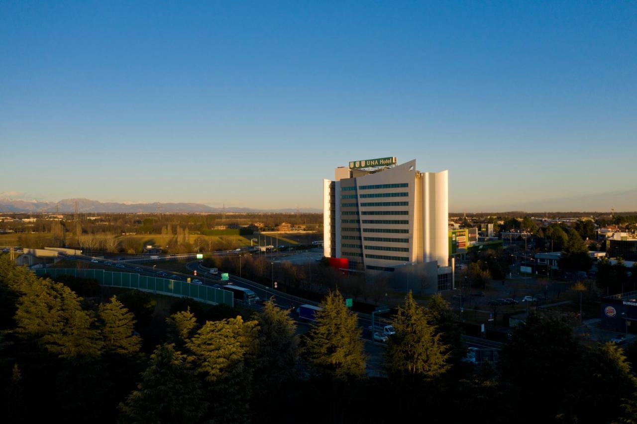 Unahotels Malpensa Cerro Lago Maggiore Esterno foto